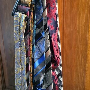 11 Men's Paisley and Stripe Tie Collection